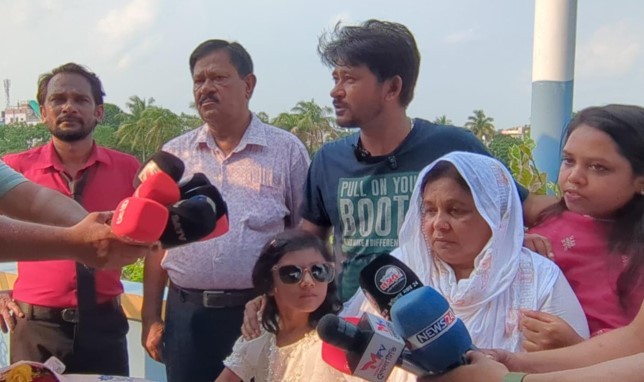 দীর্ঘ ১৫ বছর পর দেশে ফিরলেন কুমিল্লা ওয়ারিয়র্সের কর্ণধার সিহান,জমকালো আয়োজনে বরণ